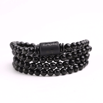 "Drake & Fenix Yin-Yang armband i svart och grått, designat för män och kvinnor med glaspärlor för harmoni och balans."