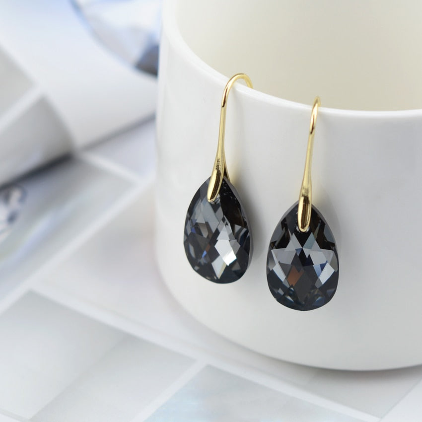 Droppformade kristallörhängen för kvinnor med blå akvamarinstenar och CZ-zirkonia, pläterade med sterling silver.
