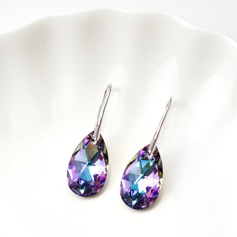 Droppformade kristallörhängen för kvinnor med blå akvamarinstenar och CZ-zirkonia, pläterade med sterling silver.