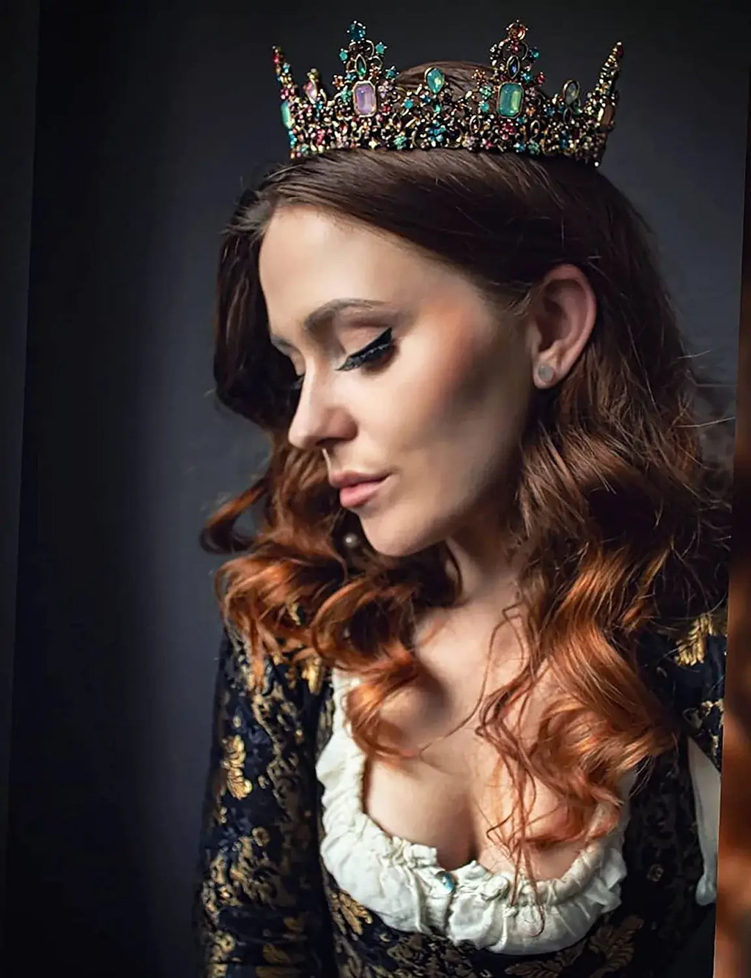 Drottningens vintage barockkrona med gnistrande kristaller för kvinnor, dekorativ och elegant huvudbonad