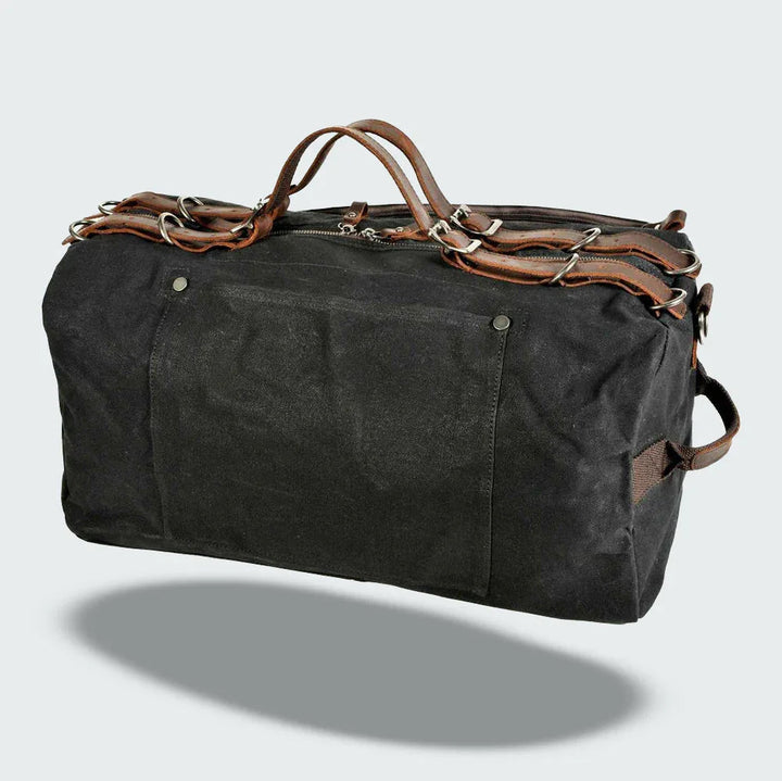"Duffelväska för män i militärstil, vaxad canvas med läderdetaljer, rymlig med dragkedjor, stilfull och robust design."