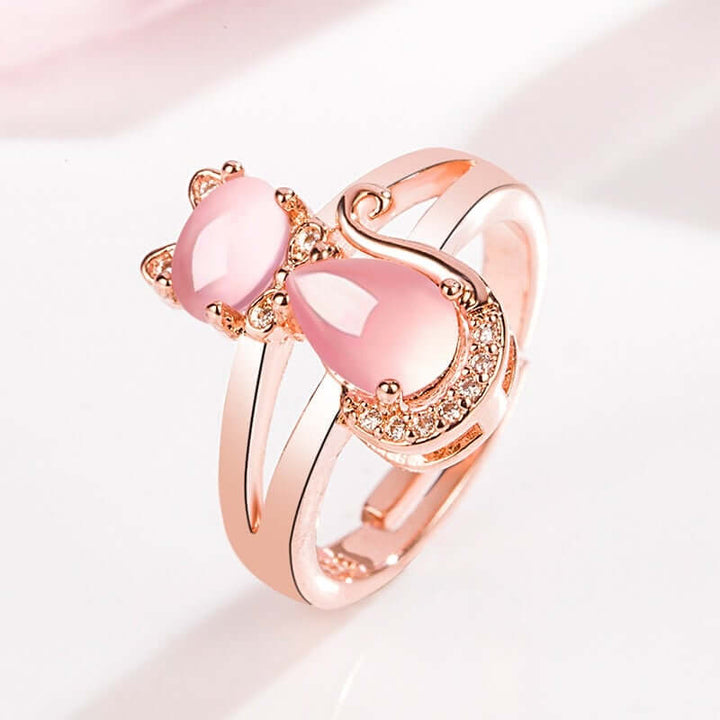 "Elegant S-form katt ring i 14K roséguld med rosa opaler och cubic zirconia, perfekt accessoar för kvinnor."