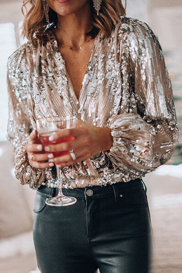 "Elegant blus med långa ärmar, silkeslen textur. Perfekt för sofistikerad stil, vardag och formella tillfällen."