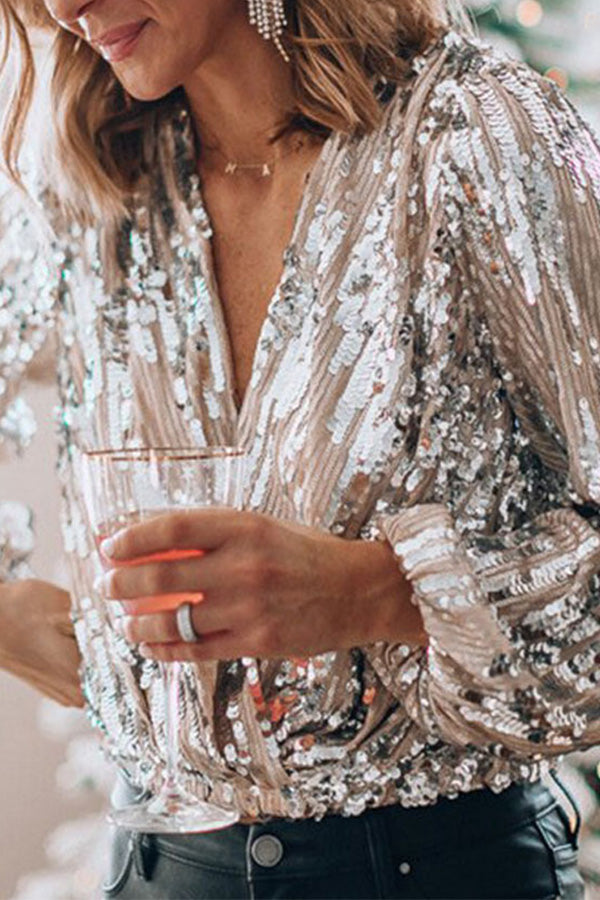 "Elegant blus med långa ärmar, silkeslen textur. Perfekt för sofistikerad stil, vardag och formella tillfällen."