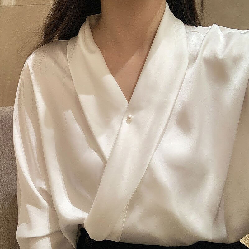 "Elegant dam brosch med zithinklegering och pärla, 1.5 cm, sofistikerad accessoar för att förhöja din stil."