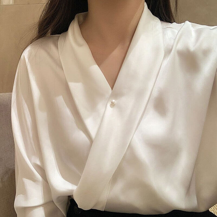 "Elegant dam brosch med zithinklegering och pärla, 1.5 cm, sofistikerad accessoar för att förhöja din stil."