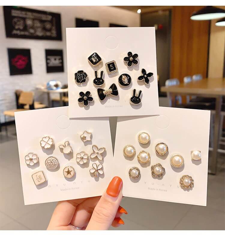"Elegant dam brosch med zithinklegering och pärla, 1.5 cm, sofistikerad accessoar för att förhöja din stil."