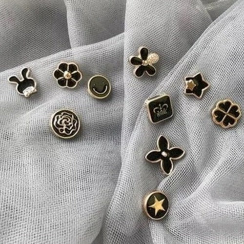 "Elegant dam brosch med zithinklegering och pärla, 1.5 cm, sofistikerad accessoar för att förhöja din stil."