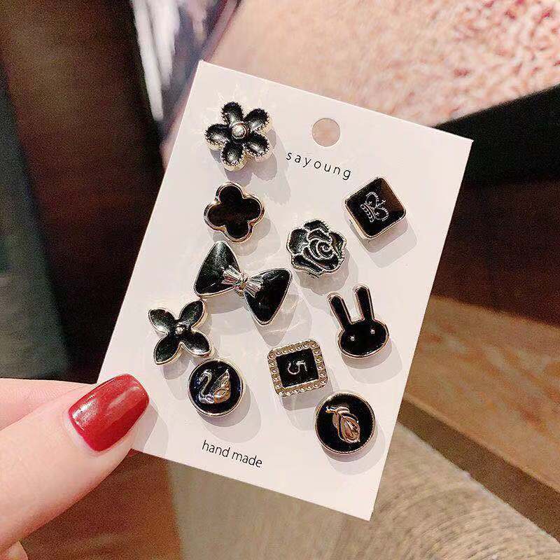 "Elegant dam brosch med zithinklegering och pärla, 1.5 cm, sofistikerad accessoar för att förhöja din stil."