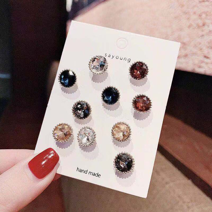 "Elegant dam brosch med zithinklegering och pärla, 1.5 cm, sofistikerad accessoar för att förhöja din stil."