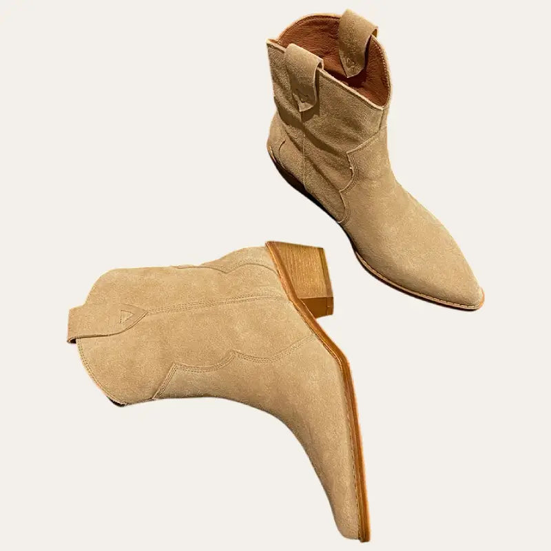 "Elegant dam cowboy stövlar i beige suède med 5 cm klack, unik design och handgjorda detaljer för stil och komfort."