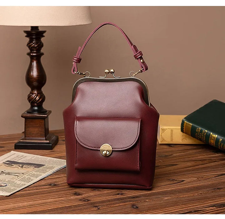 Elegant dam crossbody-väska i konstläder med stilren design, justerbar axelrem och klassiska färger som svart, kaki, burgundisk