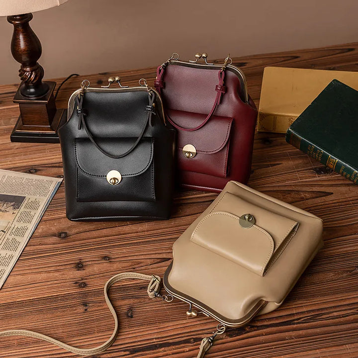 Elegant dam crossbody-väska i konstläder med stilren design, justerbar axelrem och klassiska färger som svart, kaki, burgundisk