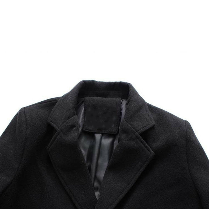 "Elegant dam lång kappa med tidlös design, polyesterblandning, perfekt för kyliga dagar, finns i beige, grå, svart."