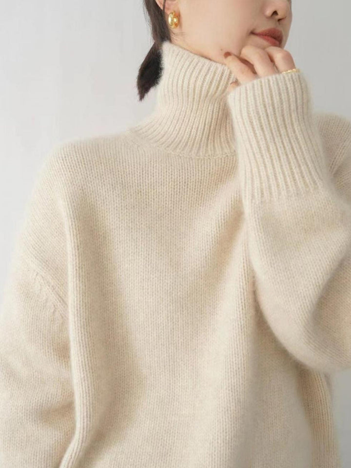 "Elegant dam rollkragenpullover i mjuk kaschmir, idealisk för höst och vinter, erbjuder både stil och värme i flera färger."