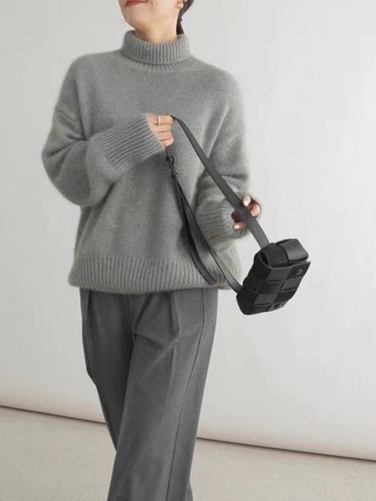 "Elegant dam rollkragenpullover i mjuk kaschmir, idealisk för höst och vinter, erbjuder både stil och värme i flera färger."