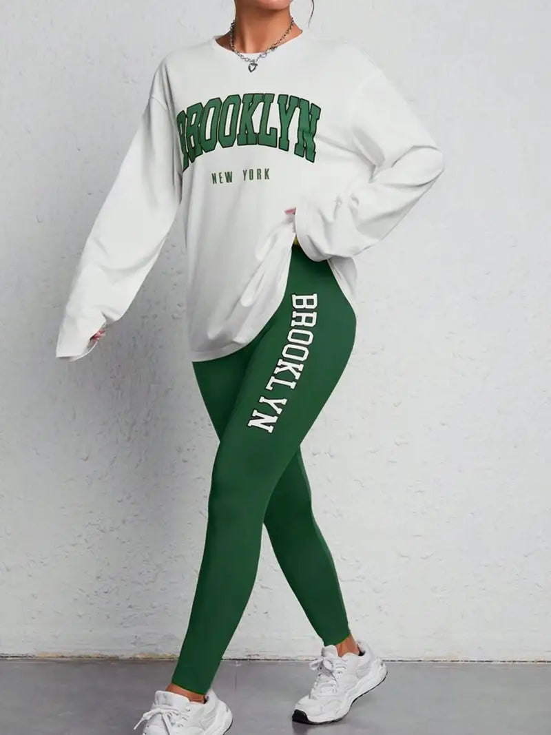 "Elegant dam rundhalsad långärmad t-shirt i mjuk bomullsblandning, idealisk för lager-på-lager och alla tillfällen."