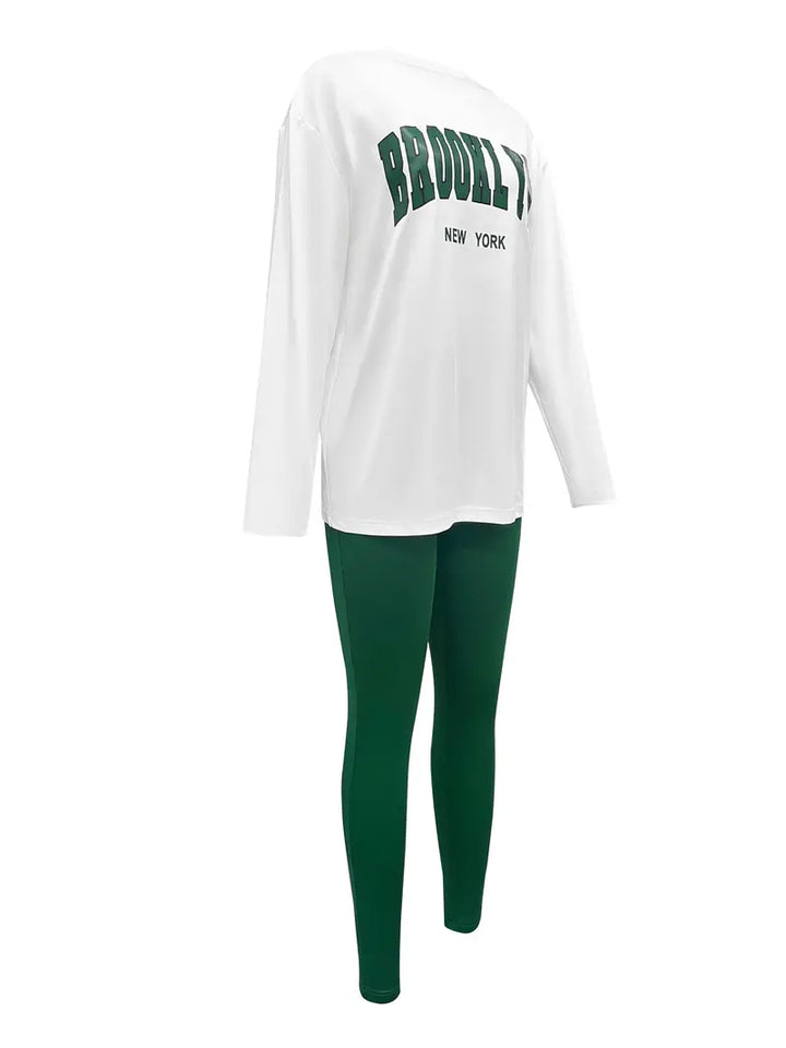 "Elegant dam rundhalsad långärmad t-shirt i mjuk bomullsblandning, idealisk för lager-på-lager och alla tillfällen."