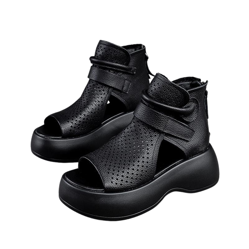 "Elegant dam sandaler i brunt PU-läder med håldesign och bekväm gummisula, perfekt för sommarens äventyr."