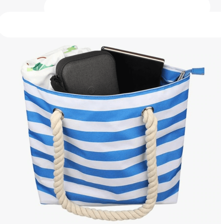 "Elegant dam strandväska i beige canvas med dold vinfunktion och sidofickor, perfekt för sommarutflykter."