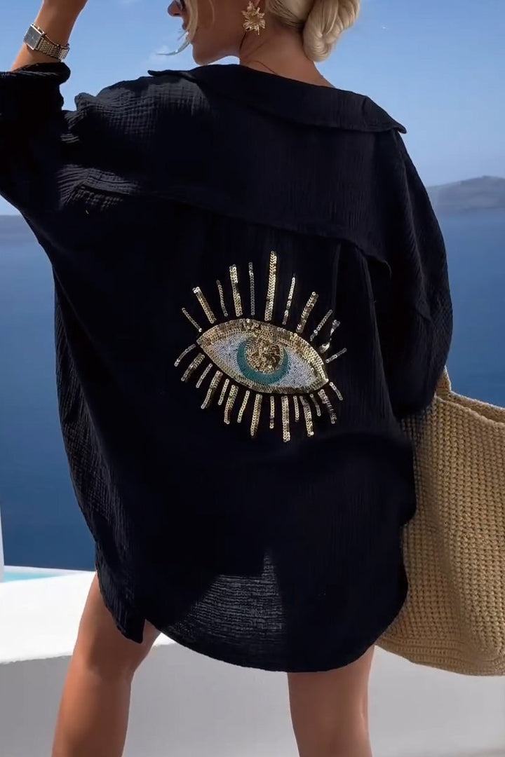 "Elegant dam t-shirt med alziend öga, mjuk textur, konstnärlig design. Perfekt för både vardag och fest."