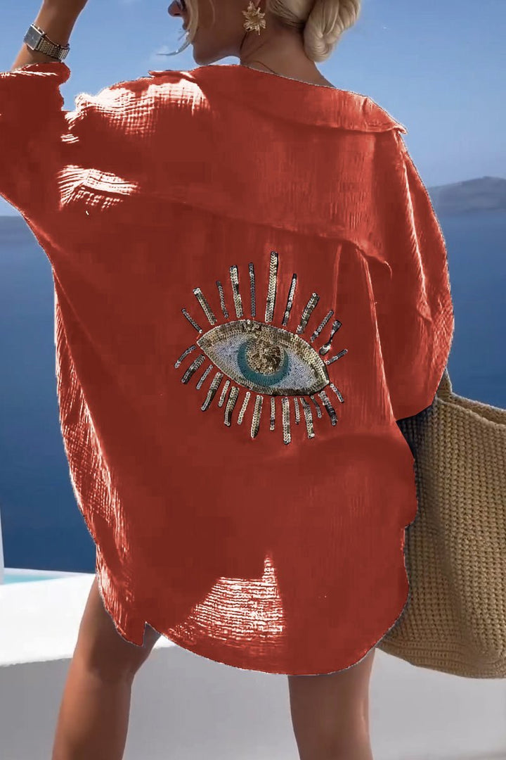 "Elegant dam t-shirt med alziend öga, mjuk textur, konstnärlig design. Perfekt för både vardag och fest."
