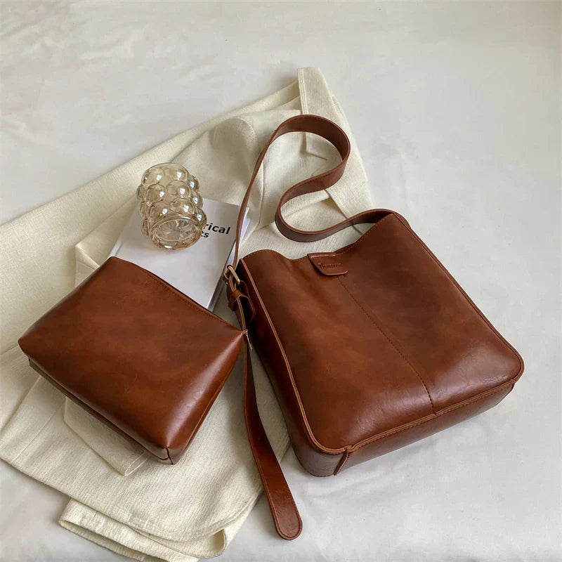"Elegant dam vintage axelväska i PU-läderstil, chic design med rymlig insida, perfekt för moderna kvinnors stilbehov."