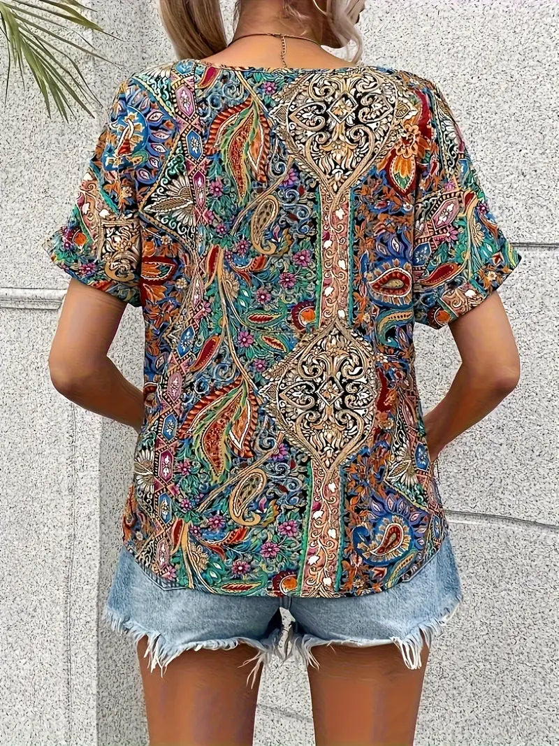 "Elegant damblus med V-ringning och färgglatt paisley-mönster, perfekt för både formella och avslappnade tillfällen."