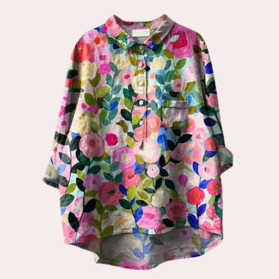 "Elegant damblus med färgglatt blomtryck, luftig passform och chic sommarstil för stilmedvetna kvinnor."