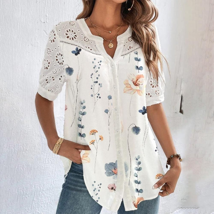 "Elegant damblus med färgglatt tryck i polyester, perfekt för olika tillfällen. Visa i beige, grön, blå och himmelsblå."