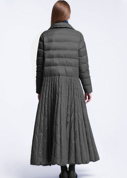 "Elegant damernas vinterkappa med rundad design och fickor, perfekt för värme och stil under kyliga dagar."