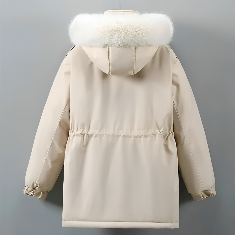 "Elegant damkappa för vinter med tjock fodring, djupa fickor, och vattentåligt material, framifrån visad."