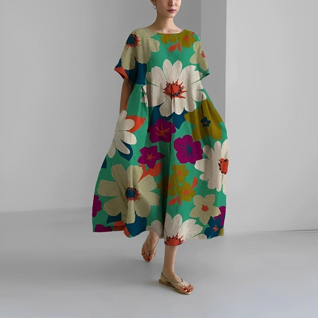 "Elegant damklänning i mjuk bomull med blommönster, figurnära passform och somrig stil, perfekt för varma dagar."