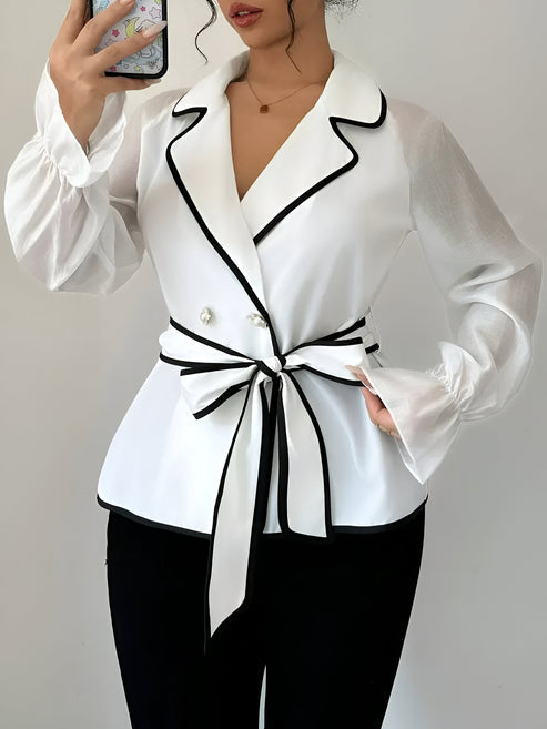 "Elegant damklänning med tidlös stil, modern design, i mjukt tyg; perfekt för både vardag och fest. Stilfull och chic."