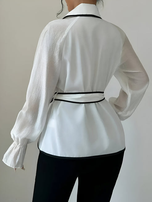"Elegant damklänning med tidlös stil, modern design, i mjukt tyg; perfekt för både vardag och fest. Stilfull och chic."