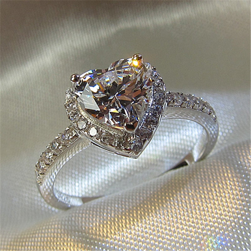 "Elegant damring med hjärta och cubic zirconia, lysande sten, sterling silver, perfekt accessoar för kvinnor, lyxig stil."