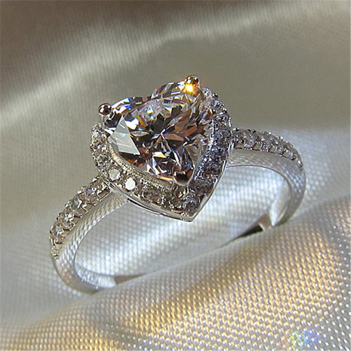 "Elegant damring med hjärta och cubic zirconia, lysande sten, sterling silver, perfekt accessoar för kvinnor, lyxig stil."