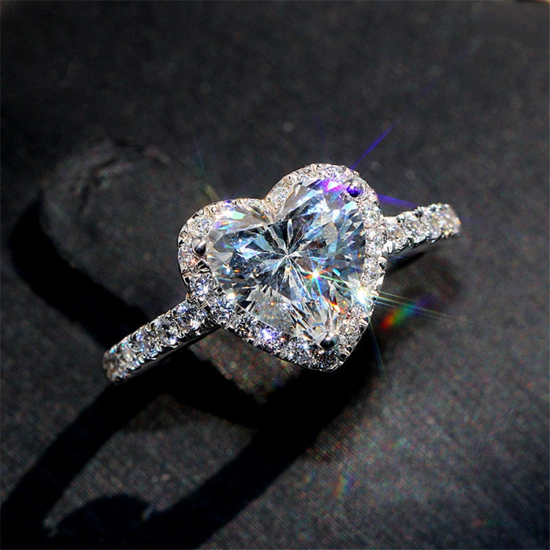 "Elegant damring med hjärta och cubic zirconia, lysande sten, sterling silver, perfekt accessoar för kvinnor, lyxig stil."