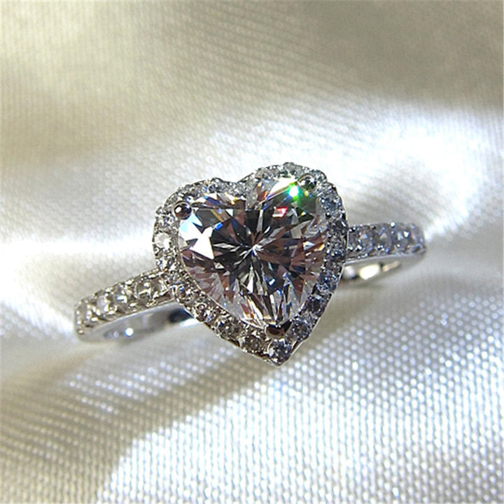 "Elegant damring med hjärta och cubic zirconia, lysande sten, sterling silver, perfekt accessoar för kvinnor, lyxig stil."