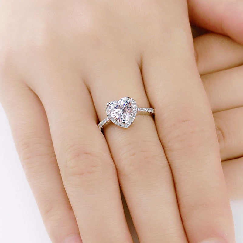 "Elegant damring med hjärta och cubic zirconia, lysande sten, sterling silver, perfekt accessoar för kvinnor, lyxig stil."