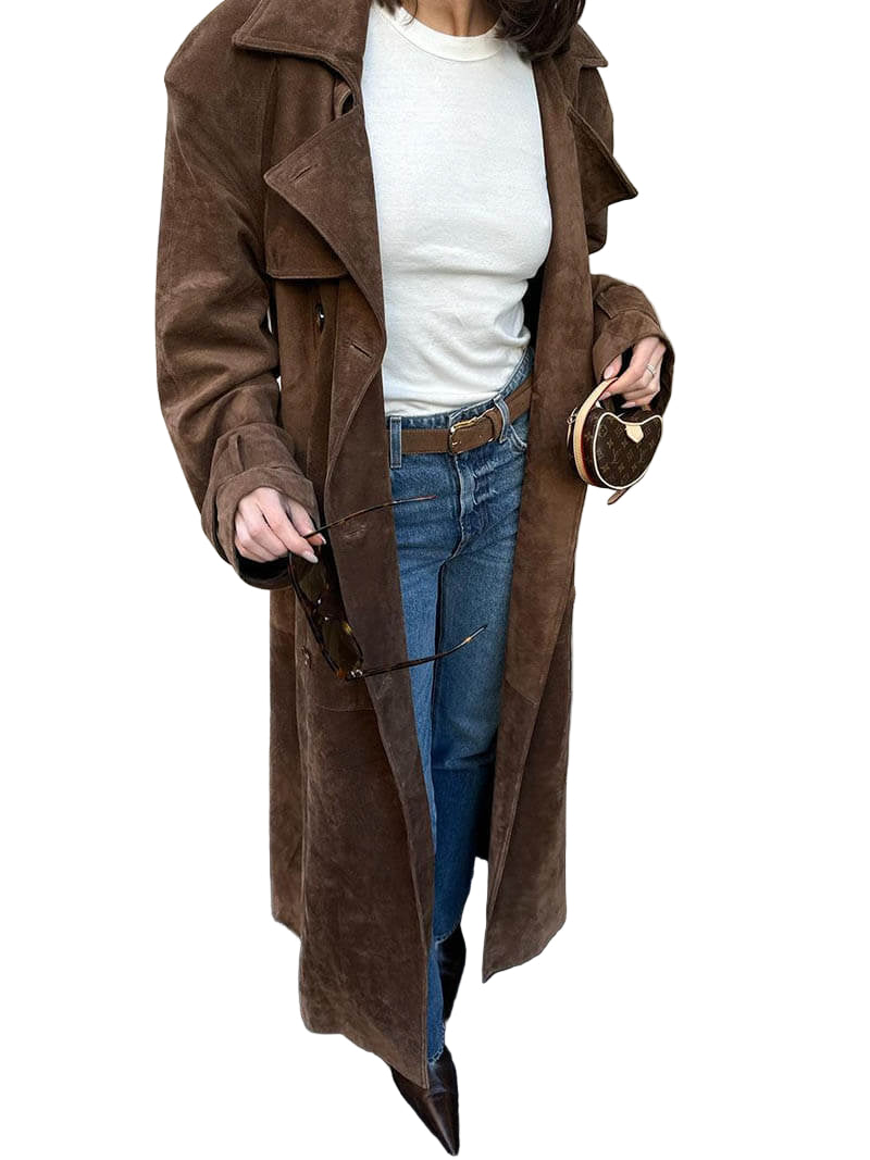 "Elegant damtrenchcoat i suède-look med dubbelknäppning, bälte och midi-längd för en tidlös och sofistikerad stil."