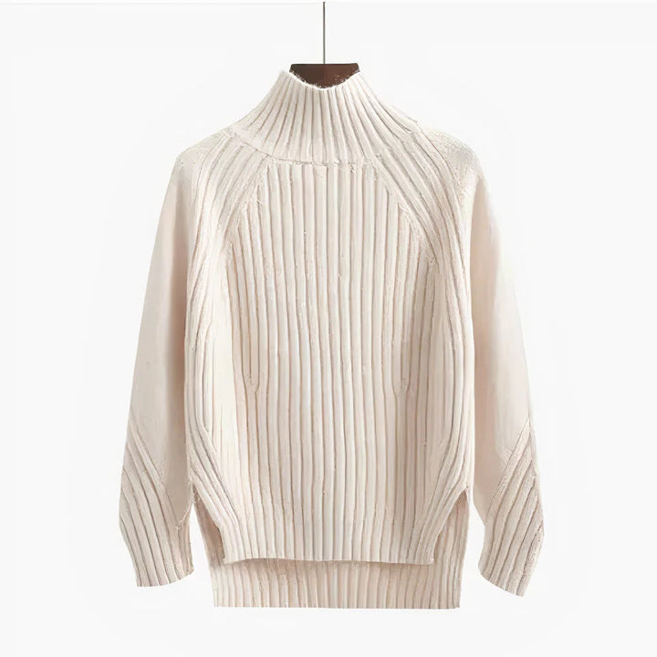 "Elegant damtröja med polokrage i beige färg, perfekt för höst- och vintergarderob, erbjuder stil och komfort."
