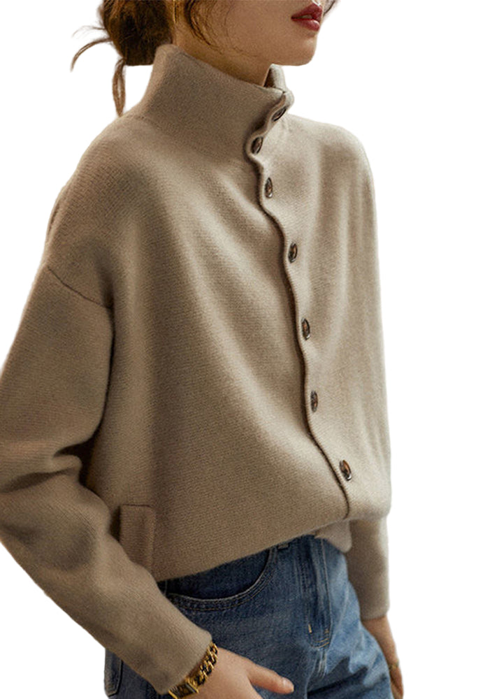 "Elegant damtröja med turtleneck och knappar, långärmad. Perfekt för vinterstilar, framsida vy."
