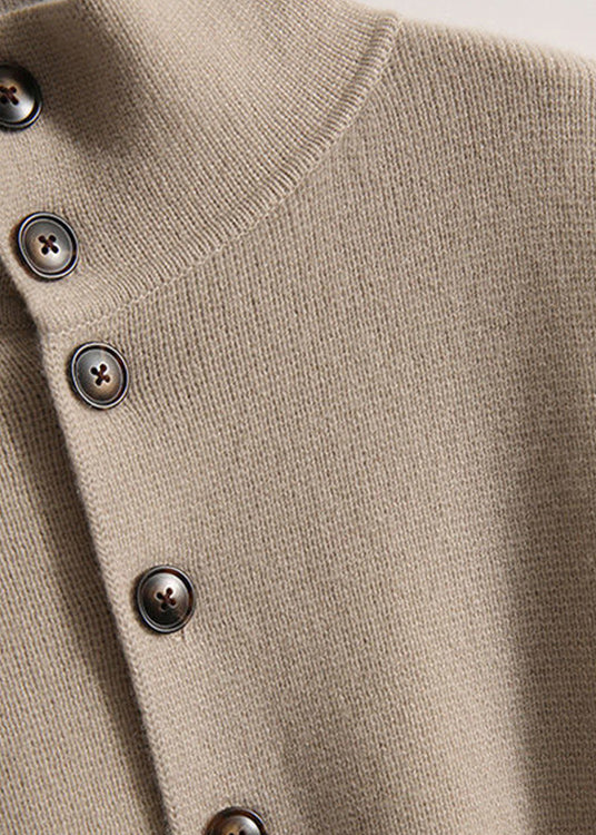 "Elegant damtröja med turtleneck och knappar, långärmad. Perfekt för vinterstilar, framsida vy."