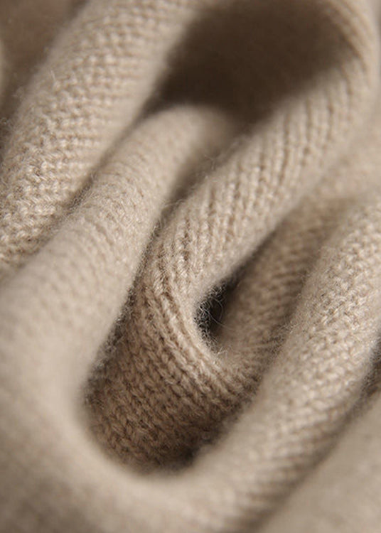 "Elegant damtröja med turtleneck och knappar, långärmad. Perfekt för vinterstilar, framsida vy."