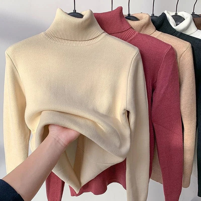 "Elegant damtröja slim fit, sköldpaddshals, sammetsfoder, stickat tyg, beige, perfekt för höst och vinter"