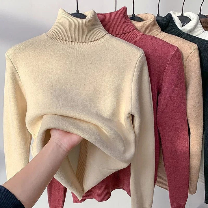 "Elegant damtröja slim fit, sköldpaddshals, sammetsfoder, stickat tyg, beige, perfekt för höst och vinter"