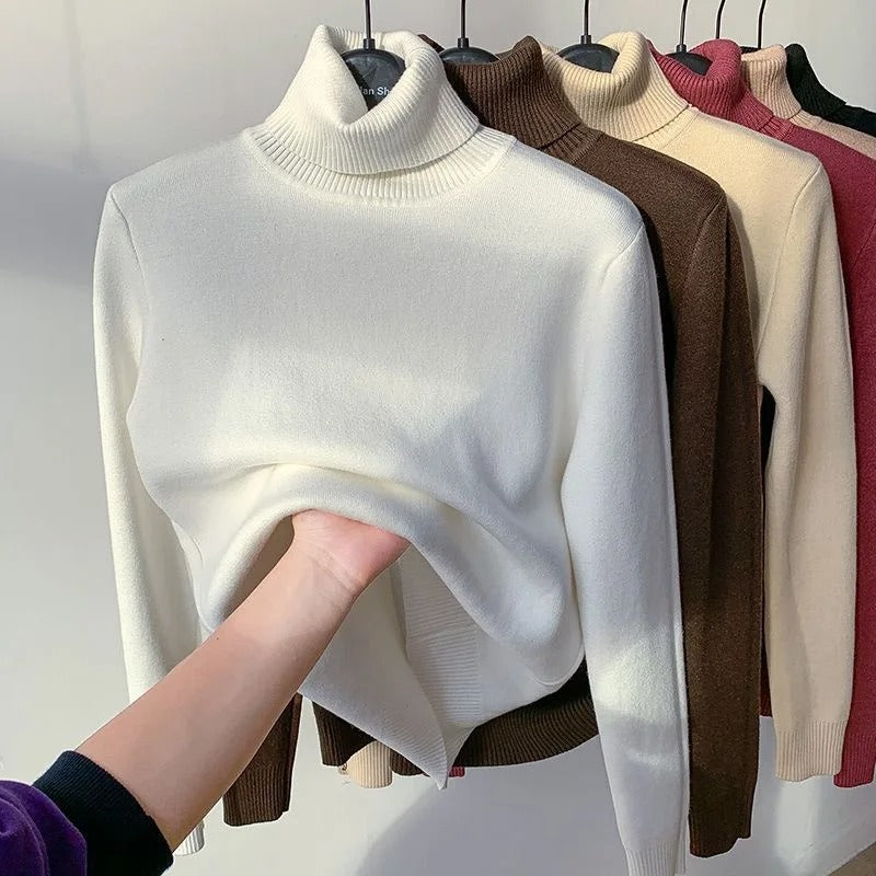 "Elegant damtröja slim fit, sköldpaddshals, sammetsfoder, stickat tyg, beige, perfekt för höst och vinter"