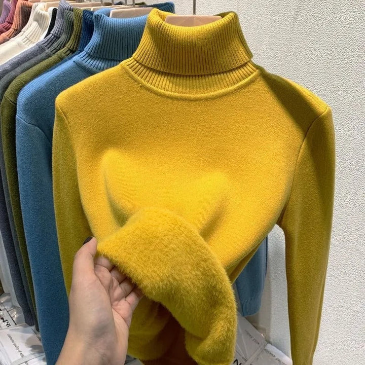 "Elegant damtröja slim fit, sköldpaddshals, sammetsfoder, stickat tyg, beige, perfekt för höst och vinter"