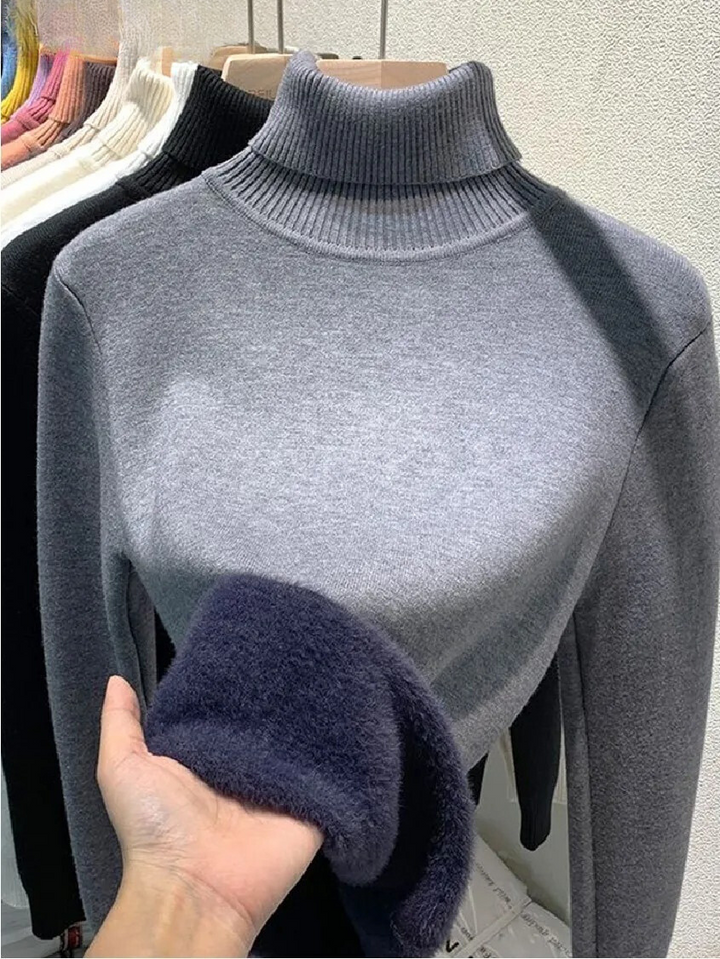 "Elegant damtröja slim fit, sköldpaddshals, sammetsfoder, stickat tyg, beige, perfekt för höst och vinter"